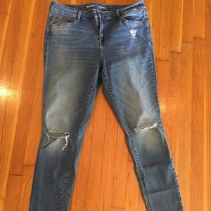 Old Navy rockstar skinny jeans. Size 14